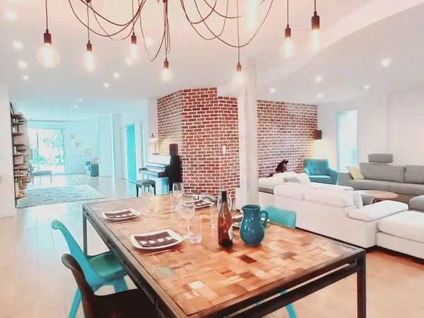 Loft contemporain atypique de 230 m² - meublé avec jardin clos - Ingrandes-Le Fresne-sur-Loire