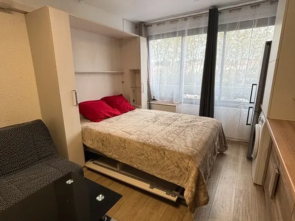 FREJUS - STUDIO MEUBLE proche centre ville