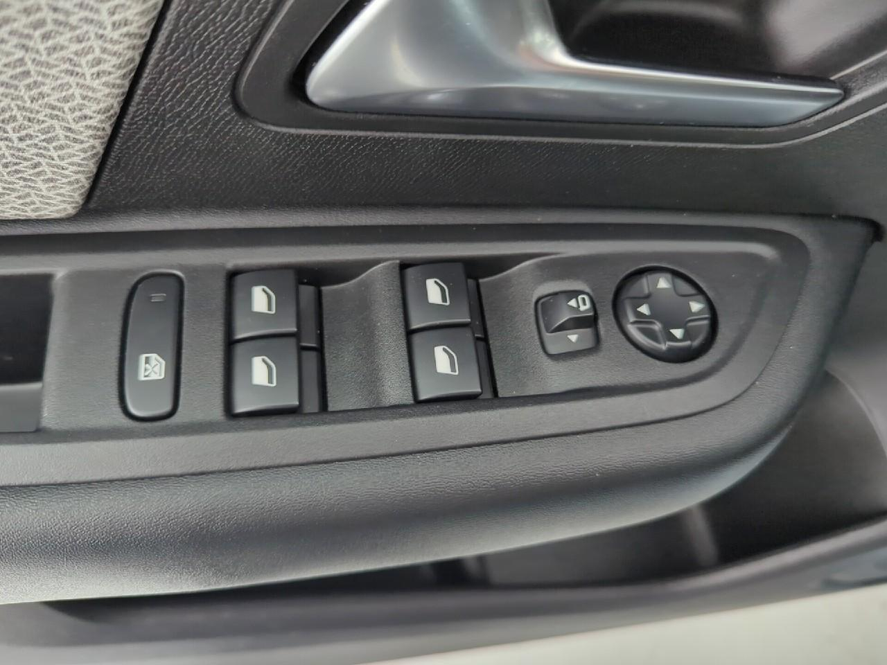 Citroën C4 bluehdi 130 s&s eat8 shine — photo 26