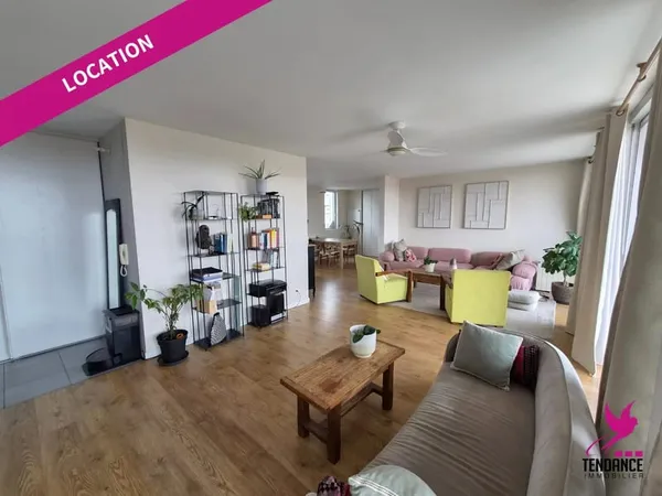 BLAGNAC - Superbe T5 de 127 m² au dernier étage avec grande terrasse, garage et 2 parkings.