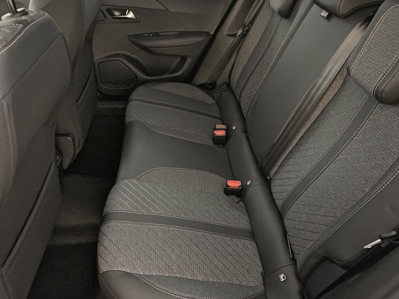 Peugeot 2008 hybrid 145 ch e-dcs6 allure — photo 10