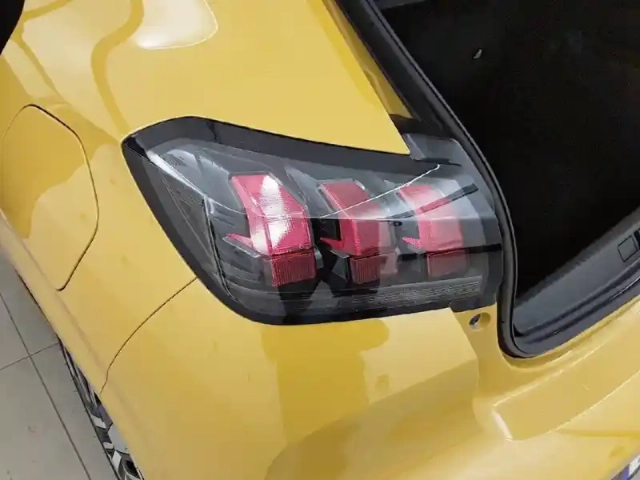 Peugeot 208 puretech 75 s&amp;s bvm5 — photo 17