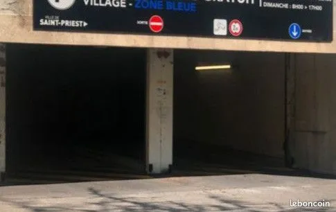 Demi-place de stationnement deux roues en sous-sol sécurisé