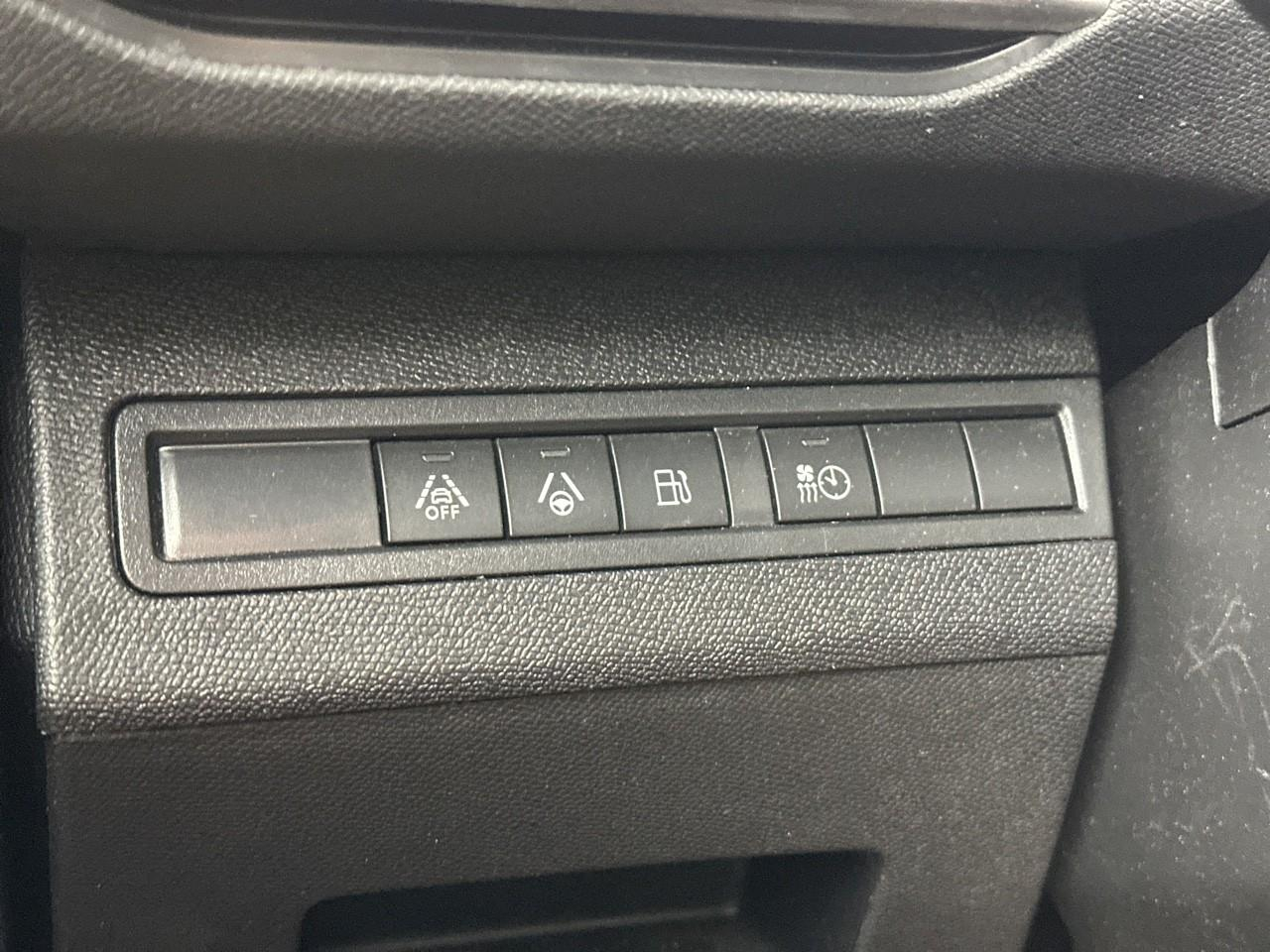 Peugeot 3008 hybrid4 300 e-eat8 gt — photo 17