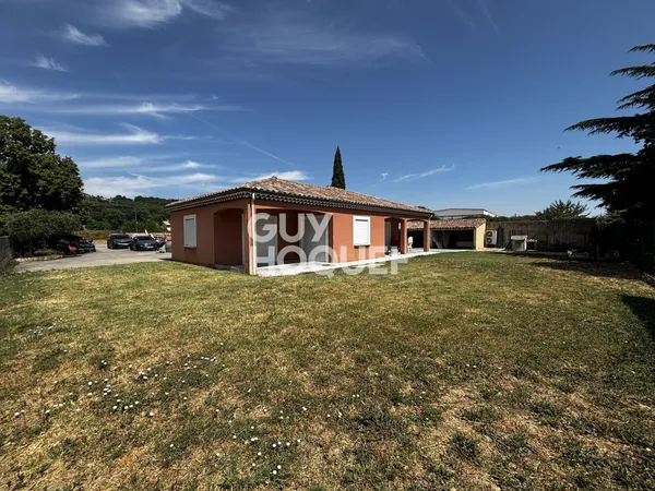 Maison de 156 m² avec entrepôt d'environ 400 m²