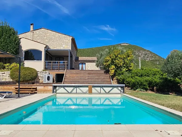 Magnifique propriété avec vue panoramique et terrains constructibles