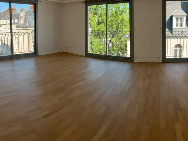 T4 ascenseur hyper centre Nantes