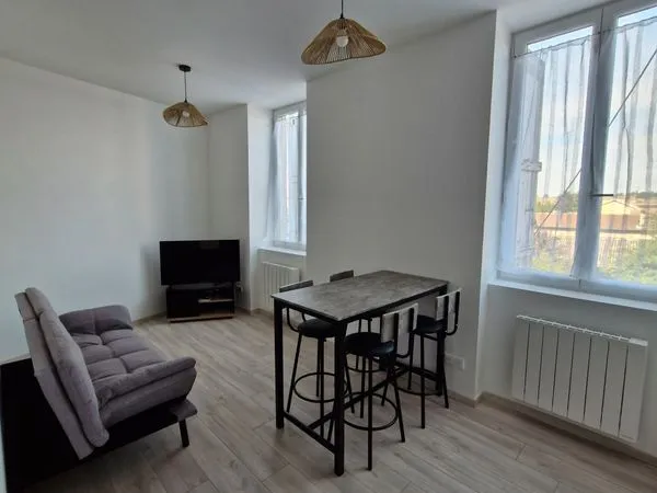 Appartement T2 meublé rénové - La Clayette - Disponible novembre