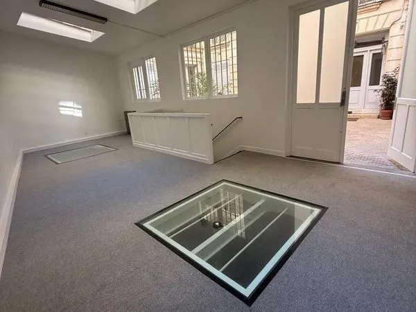 ESPACE A USAGE MIXTE - 130 m² CARREZ - - PARIS 17e