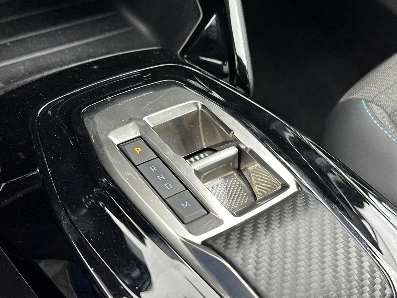 Peugeot 2008 puretech 130 s&s eat8 allure pack — photo 30