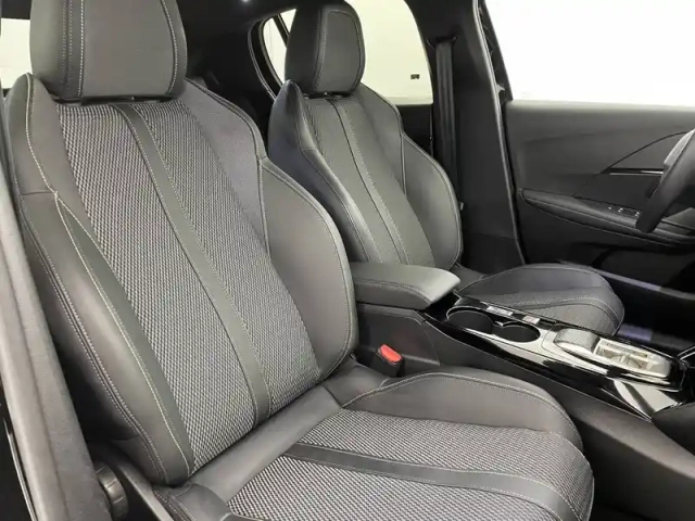 Peugeot 208 hybrid 110 e-dcs6 — photo 27