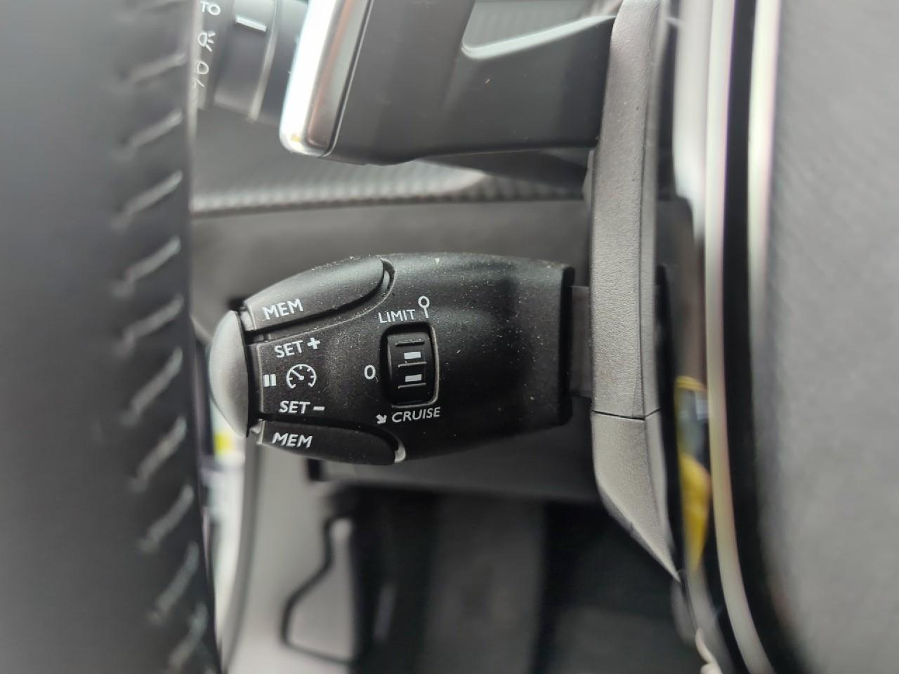 Peugeot 2008 hybrid 145 ch e-dcs6 allure — photo 21