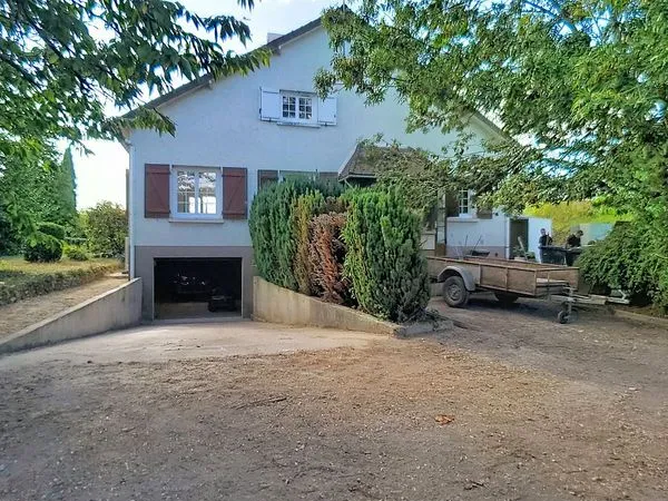 Grande Maison dans un écrin de verdure
