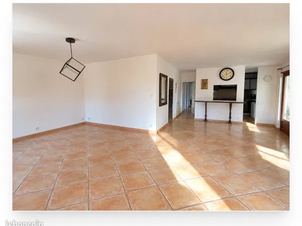 Plain pied 150m2 +double garage + piscine sur 1000m