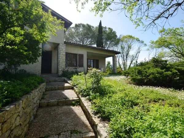 A vendre, Vic-Fezensac, Gers: Maison spacieuse sur jardin de 1 741m². 5 chambres. Grand sous-sol ple