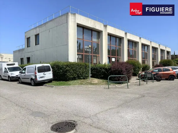 Local d'activité 117 m²