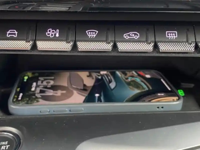Peugeot 308 iii puretech 130 s&amp;s eat8 allure pack — photo 9