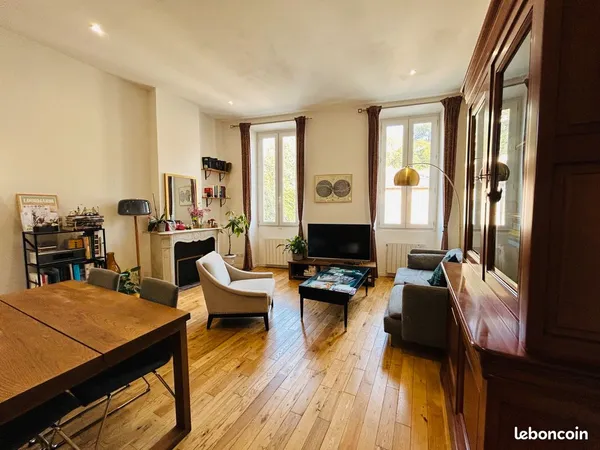Appartement T3 centre Salon