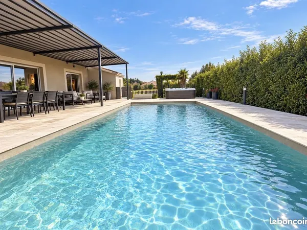 Propriété 5 pièces 176 m²