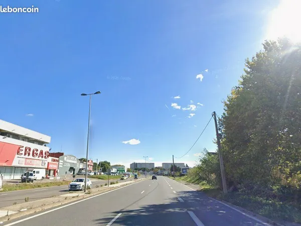 Local commercial 300 m² PORT-DE-BOUC