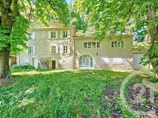 Maison 7 pièces 265 m²