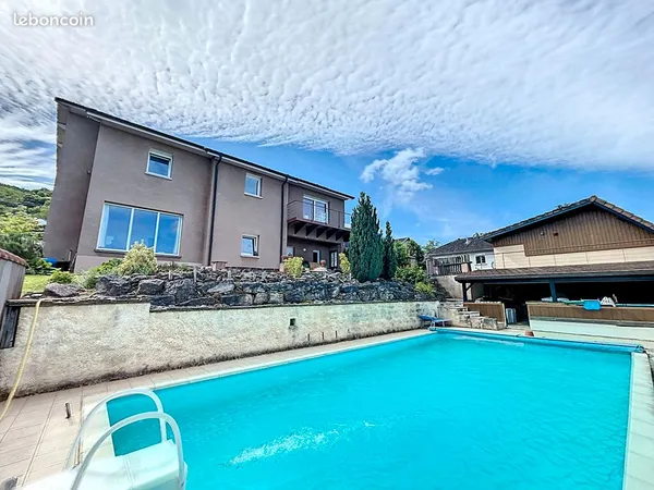 Maison 5 pièces 231 m²