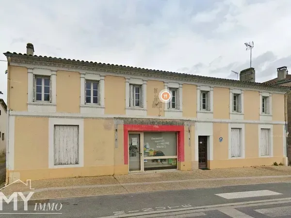 Lamothe Montravel : Maison de ville avec jardin.