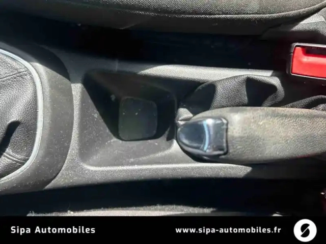 Opel Corsa 1.4 90 ch — photo 19