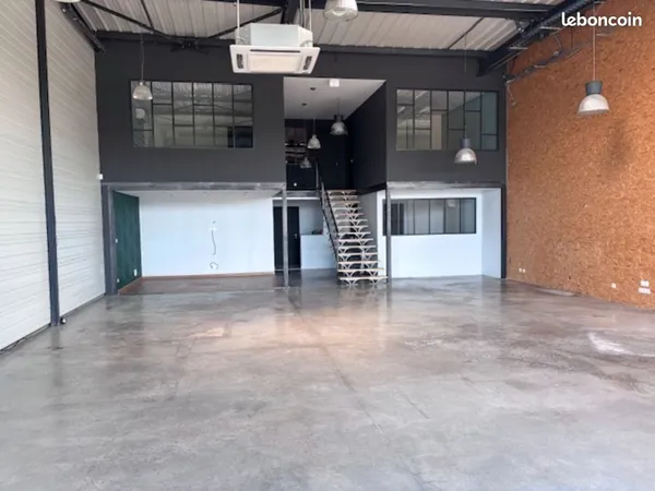 Local 481 m² SAINT ETIENNE