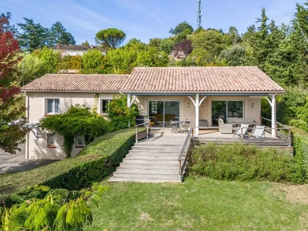 Maison 8 pièces 151 m²