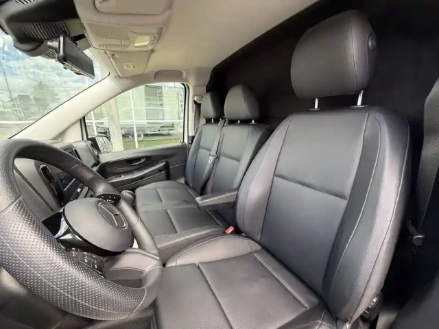 Mercedes Vito fourgon 114 cdi compact bva rwd — photo 9
