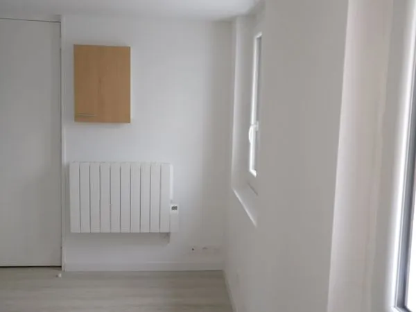 Appartement 1 pièce 2ème étage non meublé proximité CHU 392