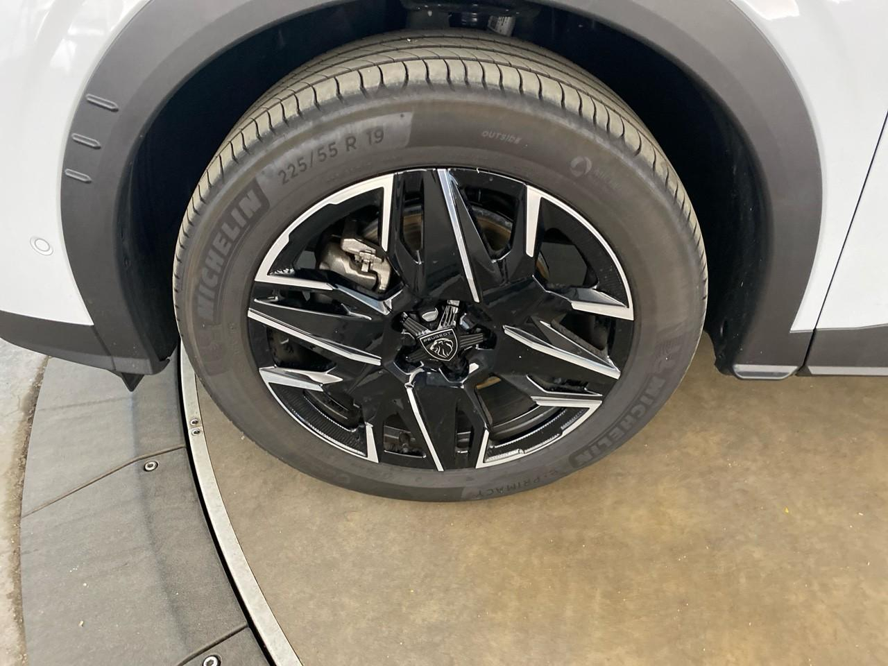 Peugeot 5008 hybrid 145 ch e-dcs6 gt exclusive — photo 11