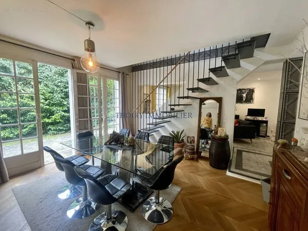 Maison individuelle de 6 pièces sur 2 000 m2.