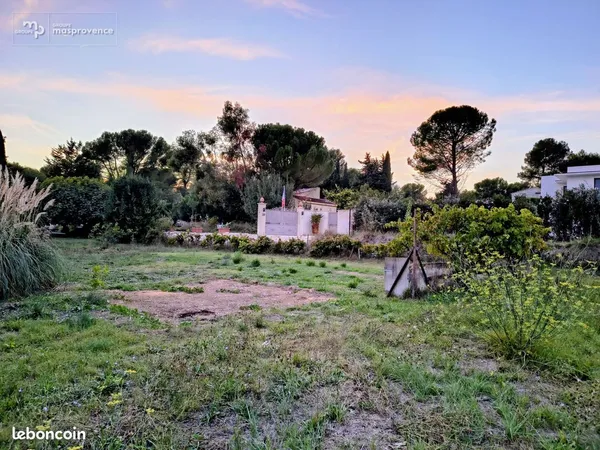 Terrain à bâtir de 938 m² à VENTABREN (13)