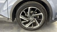 Toyota C-Hr 122h Graphic 2WD E-CVT MC19 — photo 20