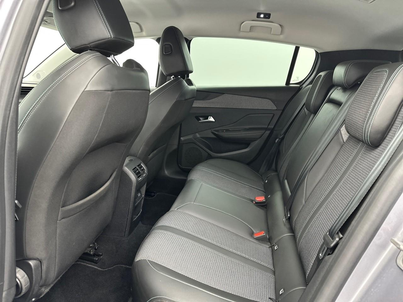 Peugeot 308 phev 180 e-eat8 allure pack — photo 12