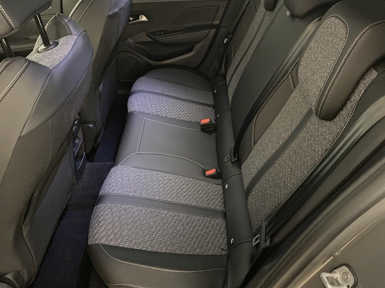 Peugeot 308 hybrid 145 e-dcs6 allure — photo 10