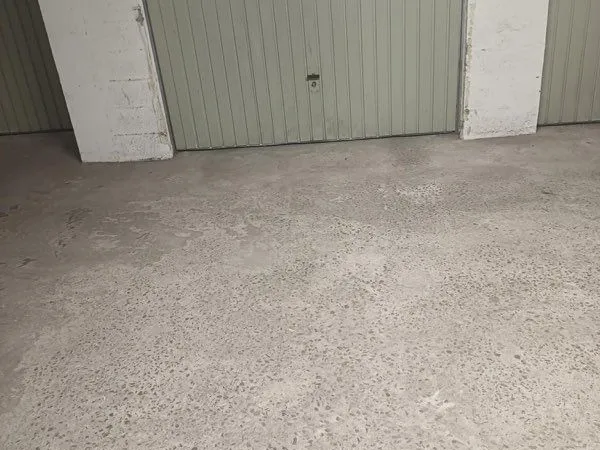 Place de parking garage doulon