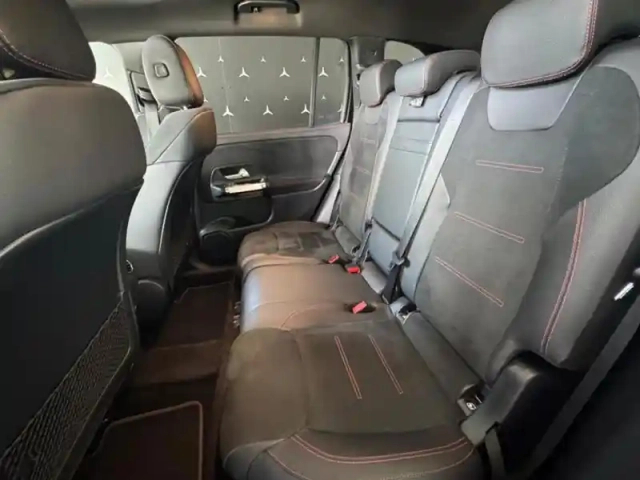 Mercedes Glb 200 d amg line — photo 32