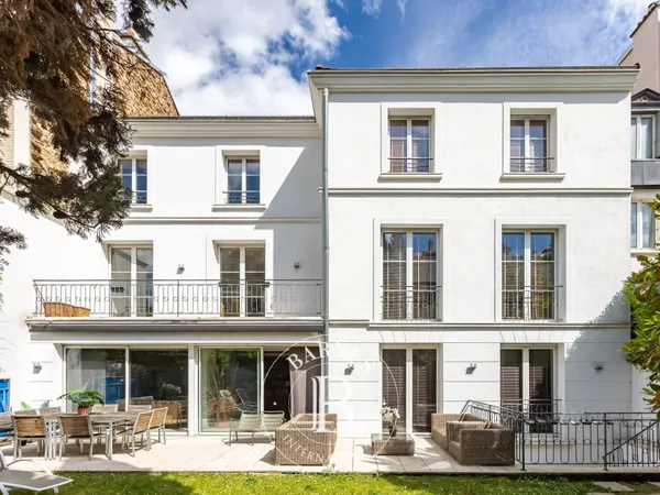 BOULOGNE NORD - Remarquable MAISON AVEC JARDIN & GARAGE