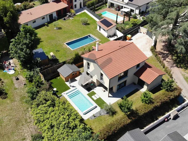 CHARBONNIERS-LES-BAINS- MAISON CONTEMPORAINE- 156m2-PISCINE-