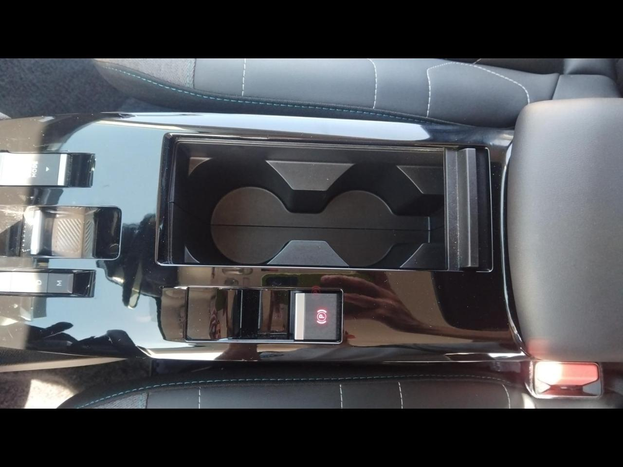 Citroën C4 X puretech 130ch s&s shine eat8 — photo 32