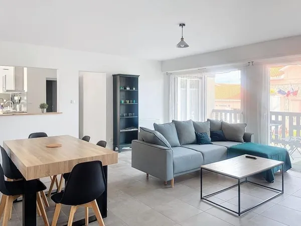 Appartement T3 rénové avec terrasse au centre de Messanges