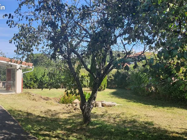 Maison 5 pièces - beau volume et cadre agréable