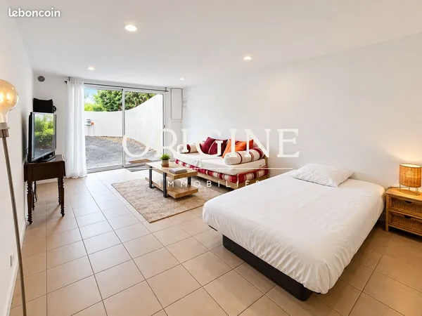 Studio 1 pièce 50 m²