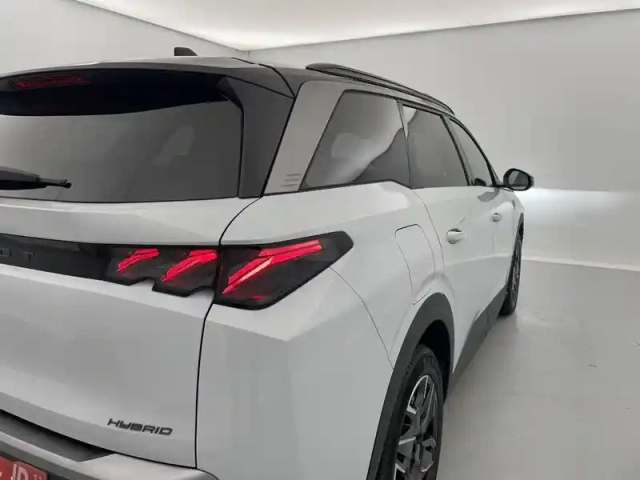 Peugeot 5008 hybrid 145 e-dcs6 — photo 31