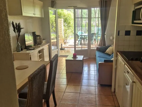 Appartement 5 personnes en rez jardin Lacanau Ocean proche mer avec piscine secteur golf