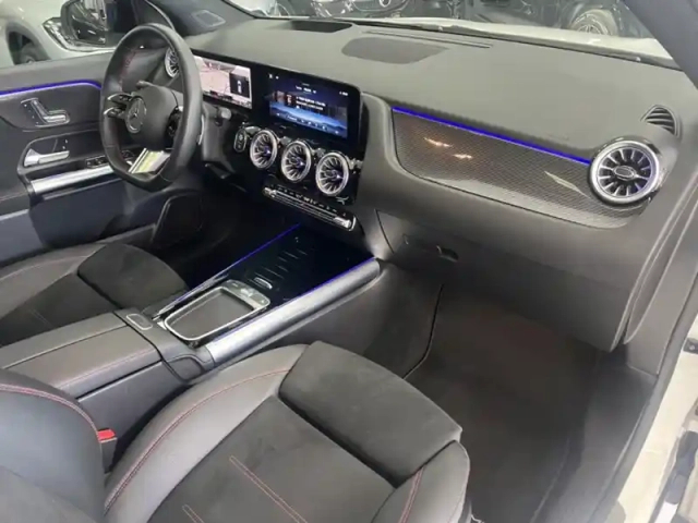 Mercedes Gla 200 d amg line — photo 11