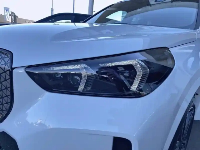 Bmw X1 i edrive20 — photo 10